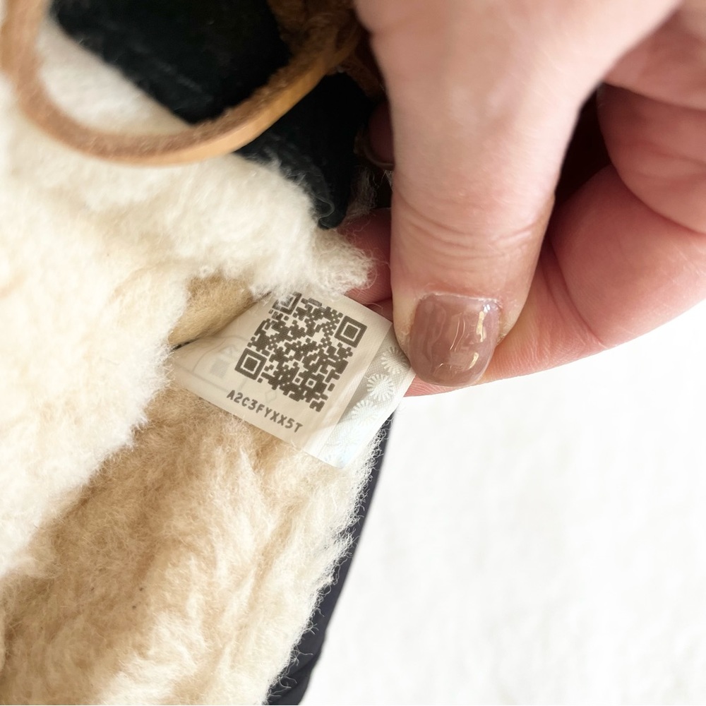 UGG DAKOTA Slippers Size 8 Womens Cozy Comfy Warm Stylish - Picture 7 of 8